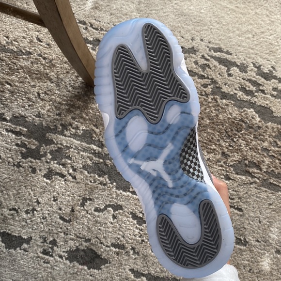 Air Jordan 11 Retro (GS) - Picture 3 of 4